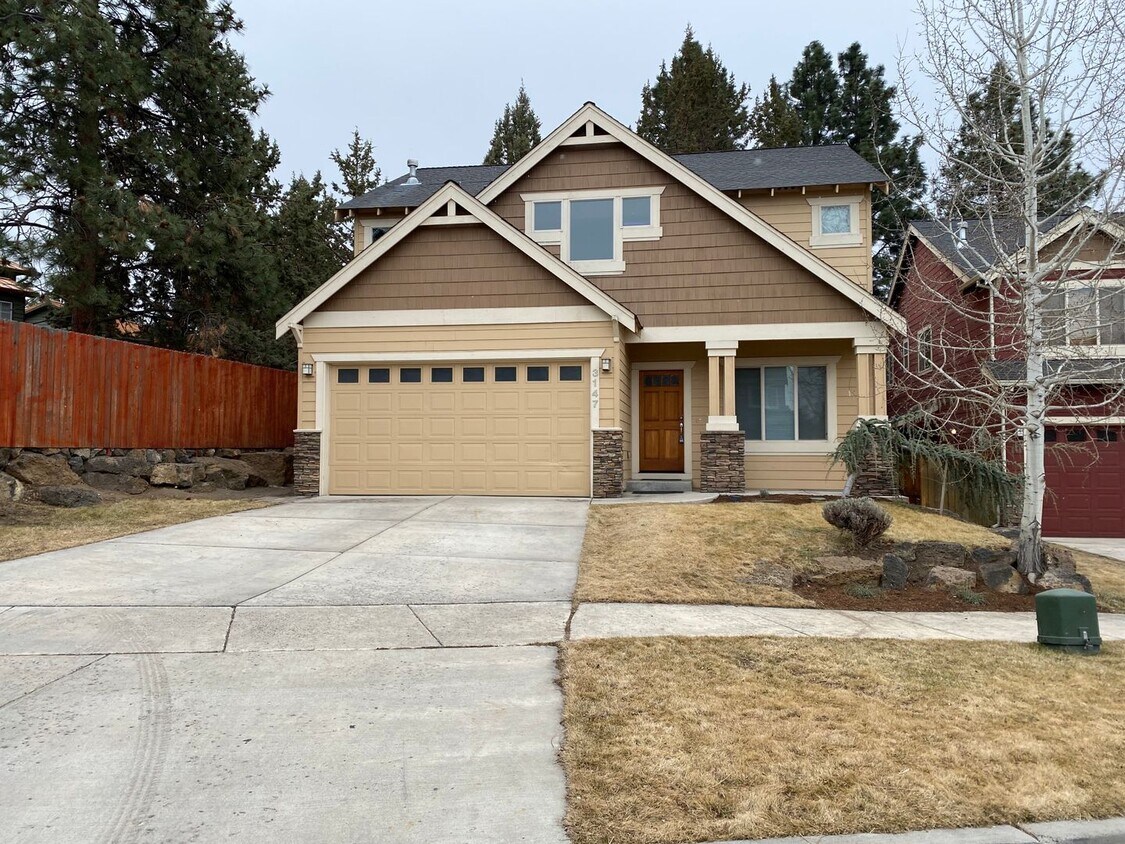 Primary Photo - Georgeous 4 Bedroom Home in NE Bend with B...