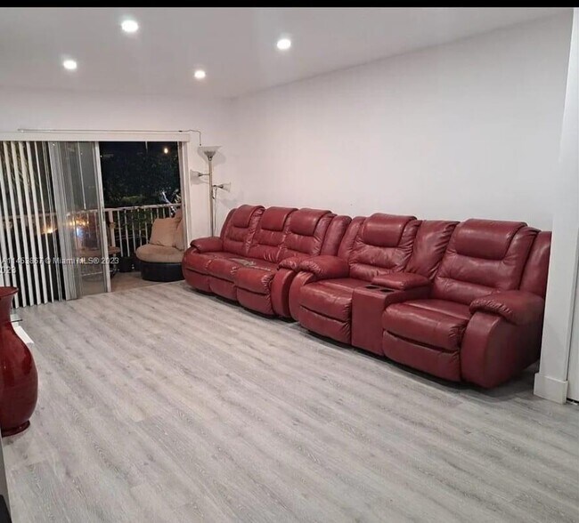 Foto del edificio - 7560 SW 82nd St