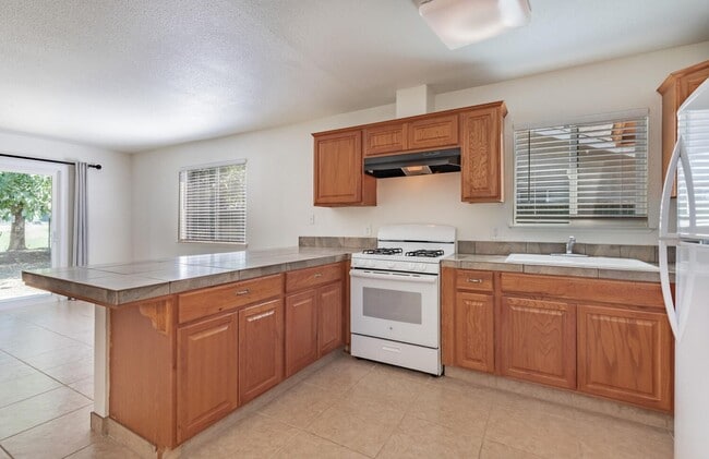 Foto del edificio - Sanger Home for Rent