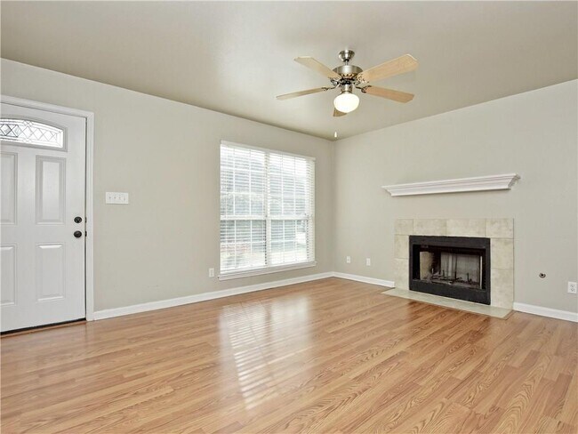 Building Photo - 605 Amaryllis Ave