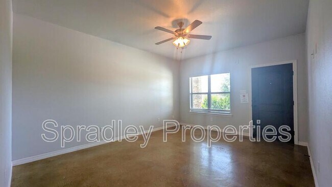 Building Photo - 208 Juniper Dr