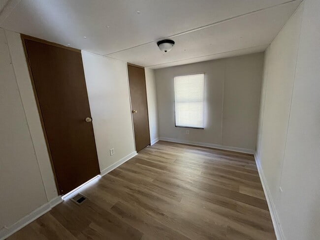 Building Photo - 531 Canterbury Ct