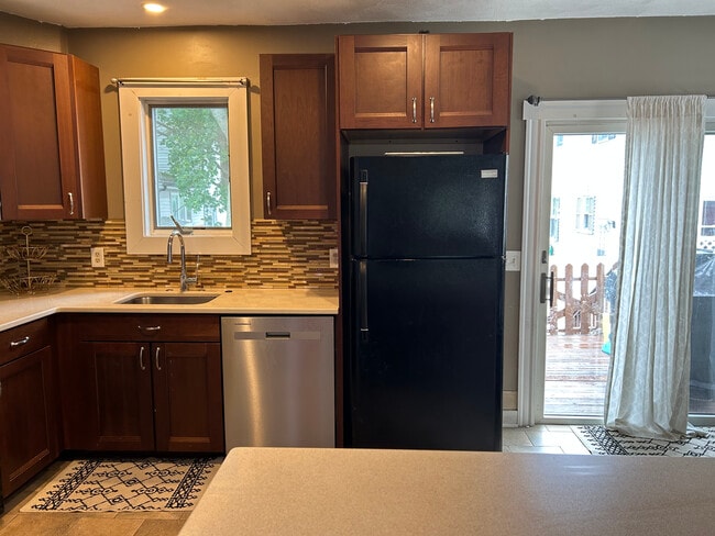 Building Photo - 50 Russell St