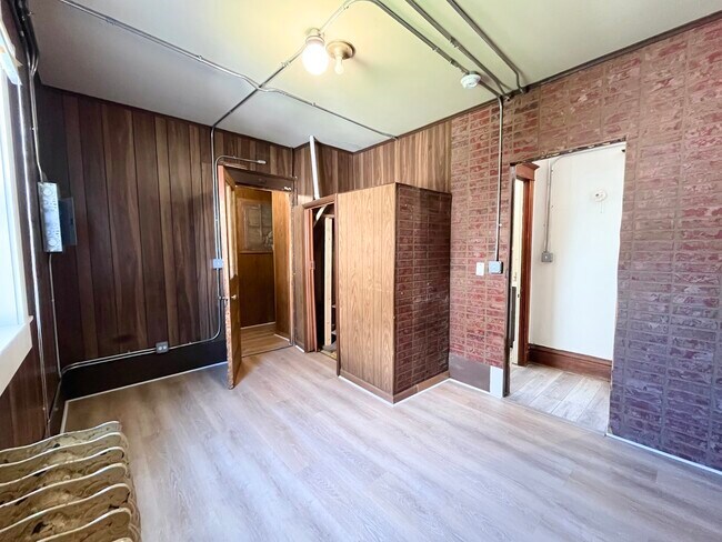 Foto del edificio - 216 E South St