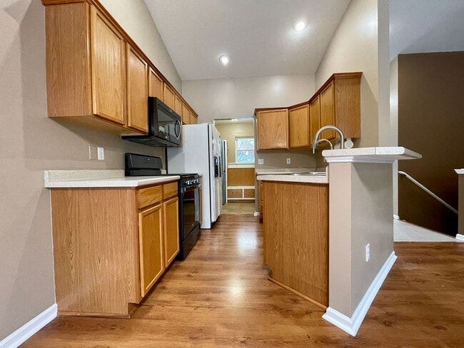 Building Photo - Spacious 4 Bedroom 3 Bathroom home