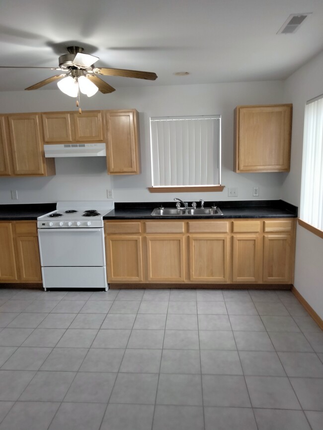 Kitchen - 2605 Champlain St