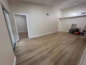 Building Photo - 202 Sable Palm Way