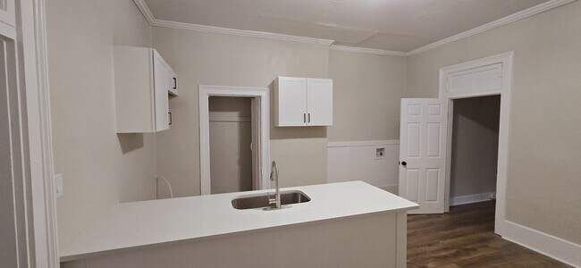 Foto del edificio - Cleveland St Duplex