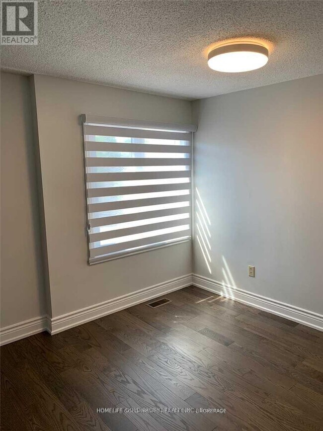 Photo du bâtiment - 50 Penmarric Pl