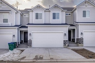 Building Photo - 803 N Hilltop Dr