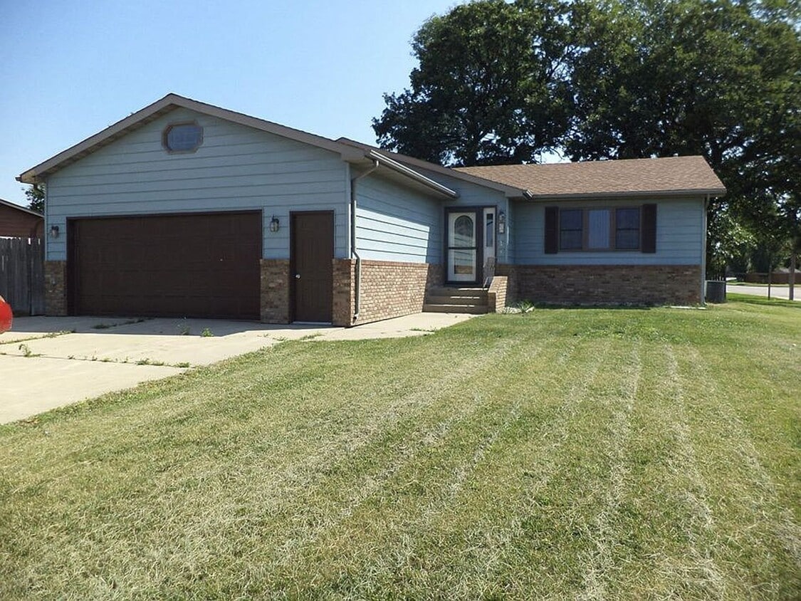 Primary Photo - 3 Bedroom House!