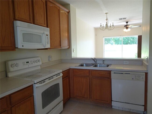 Building Photo - 10414 Manderley Way