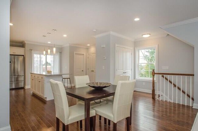 Foto del edificio - 777 N Main St