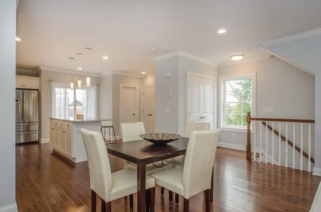 Building Photo - 777 N Main St