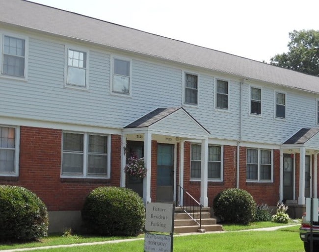 Building Photo - Lone Oak Villas