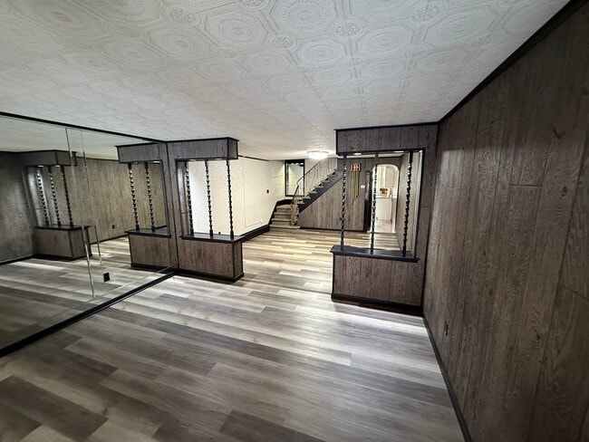 Building Photo - 1314 E Centre St