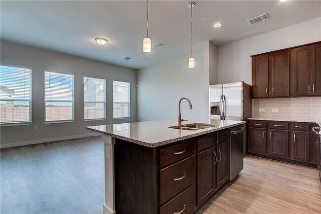 Building Photo - 15009 Ryman Rd