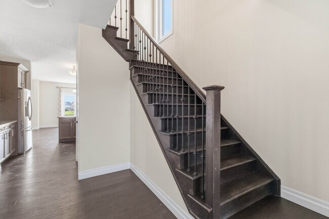 Photo du bâtiment - 4 Bedroom Home for Rent in Cedar Hollow, London Ontario | Family Living with Space & Style