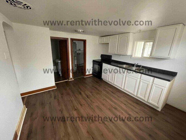 Building Photo - 524 Browne St