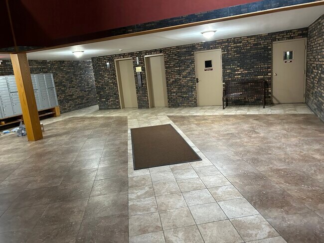 Foto del edificio - 8901 N Western Ave