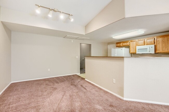 Building Photo - Stylish 2 Bedroom Condo With Community Amenities!