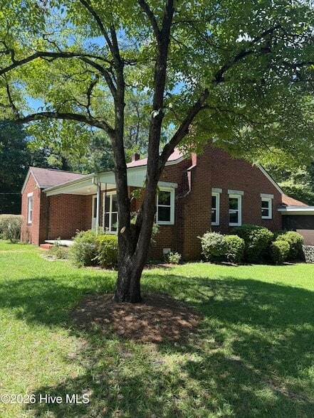 Building Photo - 1203 N Poplar St