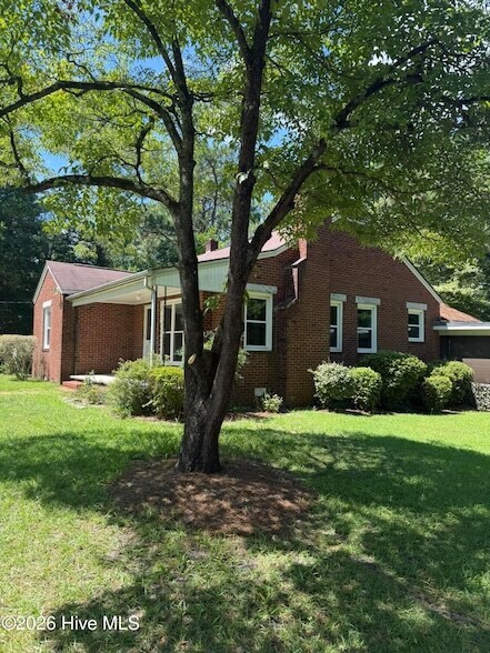 Foto del edificio - 1203 N Poplar St