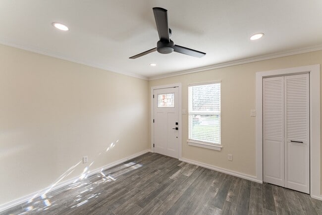 Foto del edificio - Modern Elegance in Vibrant East Austin: Chic Duplex with Stylish Upgrades, Private Oasis, Prime L...