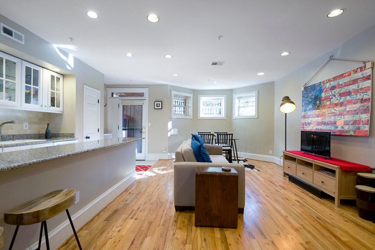 Foto principal - 1738 19th St NW