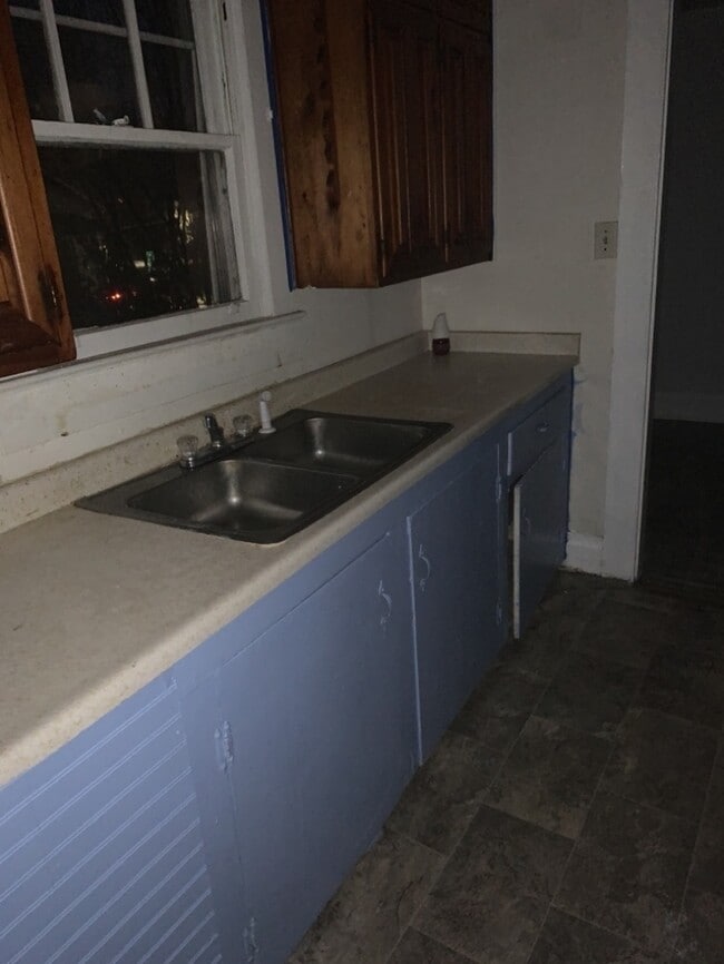 Building Photo - 2 Bedroom 1 Bathroom