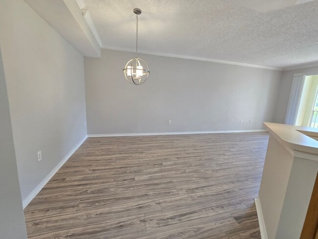 Building Photo - Luxury 1BR/1BA Condo with Fabulous Views i...