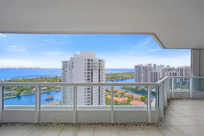 Foto del edificio - 21055 Yacht Club Dr