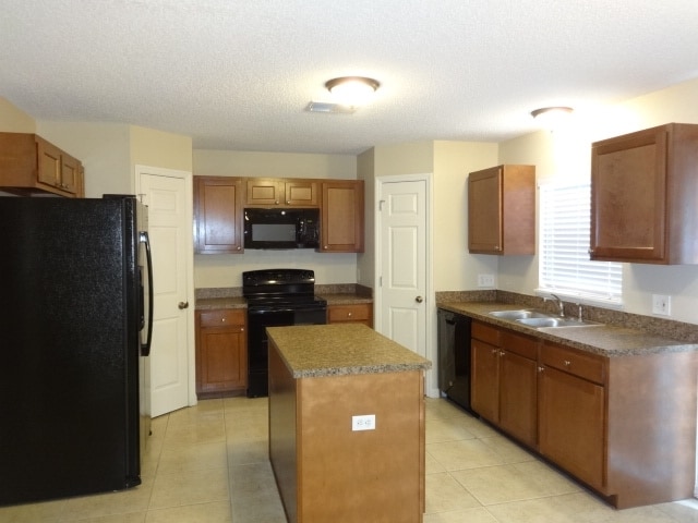 Building Photo - 16000 Wilkinson Drive