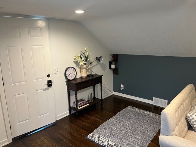 Building Photo - Three Pearls