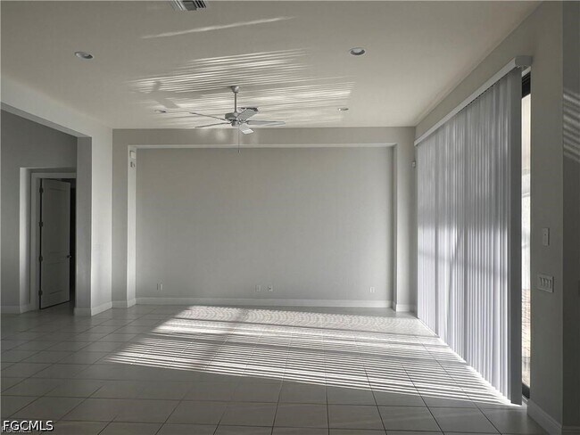Building Photo - 305 NE 19th Pl