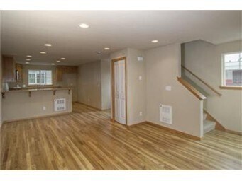 Building Photo - 3BR/1+1BA Townhouse - Seattle