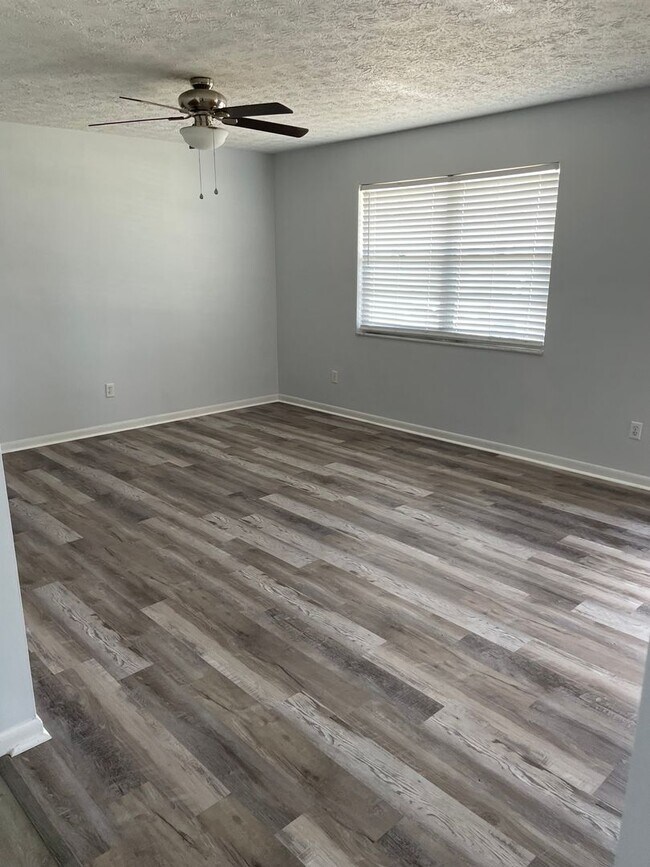 Foto del edificio - Refreshed 2/2 within walking distance to park