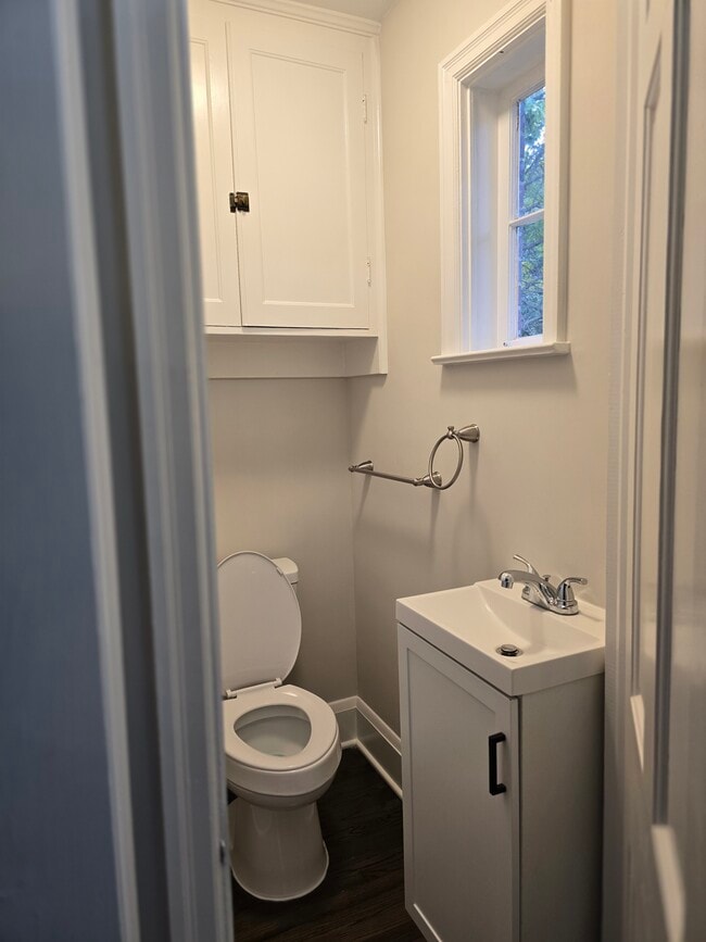 Building Photo - 308 Eastway Ct