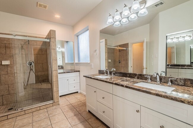Foto del edificio - 6303 Faulkner Ridge Dr