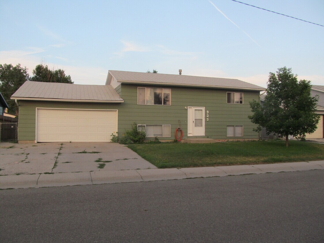 Primary Photo - 325 Holmes St