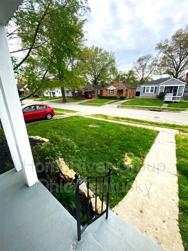 Building Photo - 8358 Roland Ave