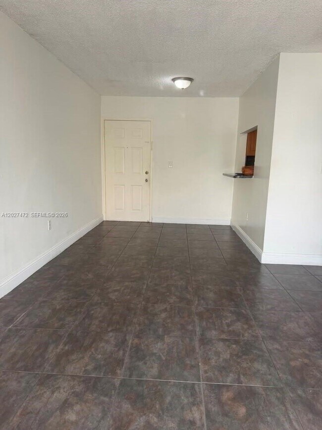 Foto del edificio - 8185 NW 7th St