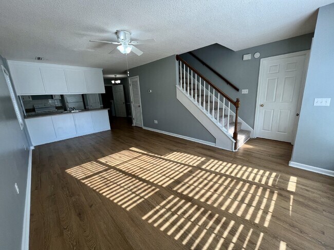 Foto del edificio - 136 Radford Cir