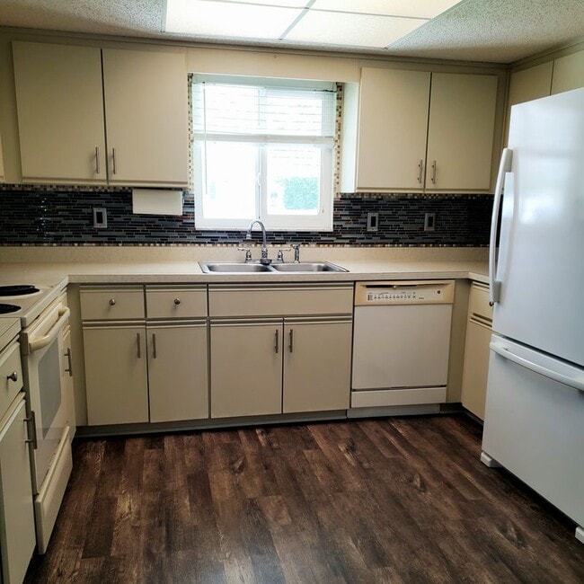 Building Photo - 6311 SW 106th Pl