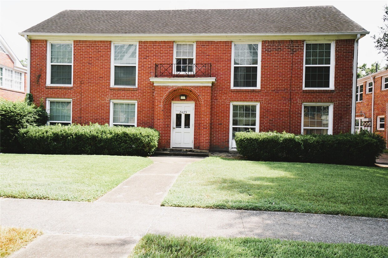 Primary Photo - 2425 Shakespeare St
