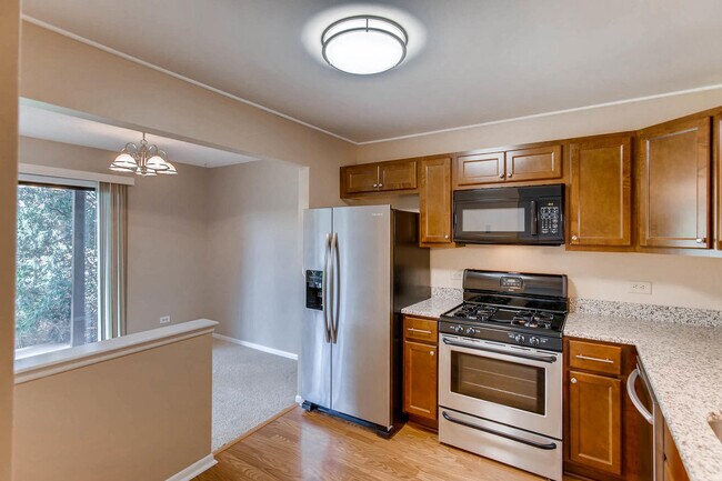 Foto del edificio - 907 Cross Creek Dr N