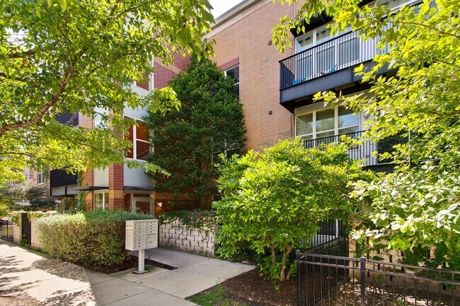Foto del edificio - 120 N Leavitt St