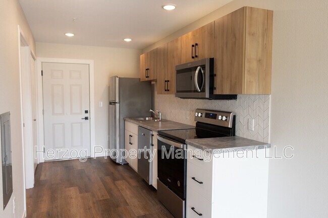 Foto del edificio - 1020 Lakeland Dr NE