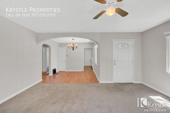 Building Photo - Adorable East Vallejo home with large back...
