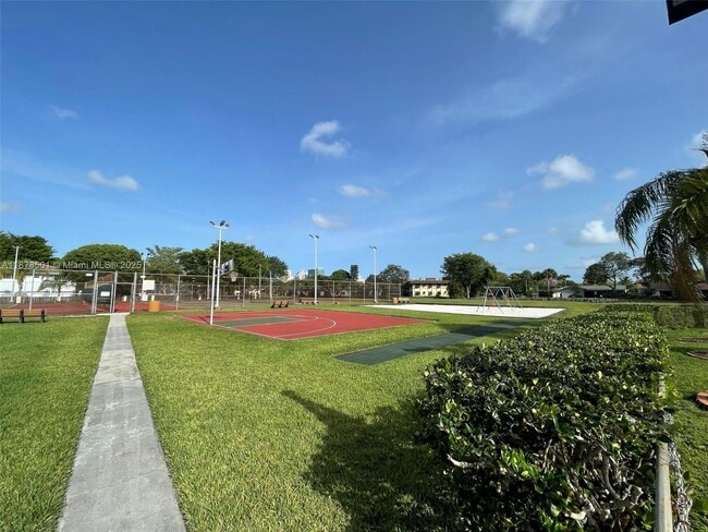 Foto del edificio - 8054 Camino Ct